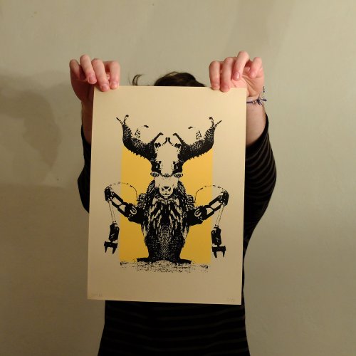 Robot reine Shéba Sérigraphie 1 couleur et pochoir Tiré à 28 exemplaires Papier écru 300g Signé et numéroté Dimension : 25 cm x 35 cm Année : 2016 orange