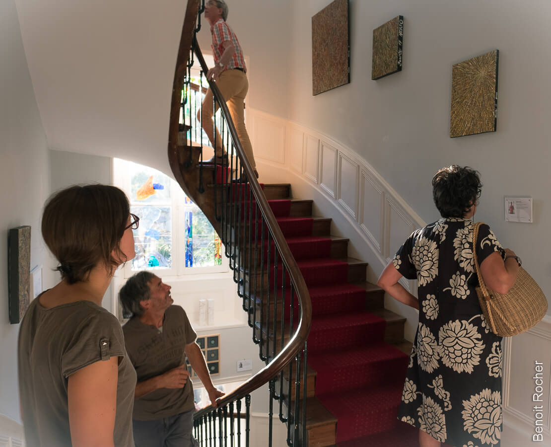 Oeuvres de Benoit Rocher et public - Vernissage exposition factory 87 jardin des lys aout 2018